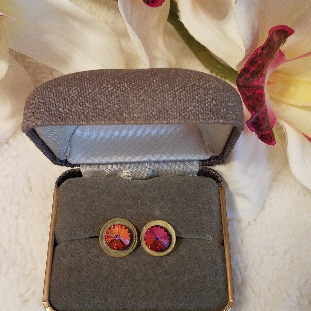 Rivoli Crystal stud earrings - Picture 5 of 6